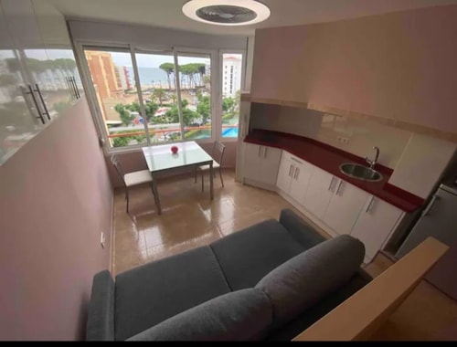 Estudio delante del mar Pineda