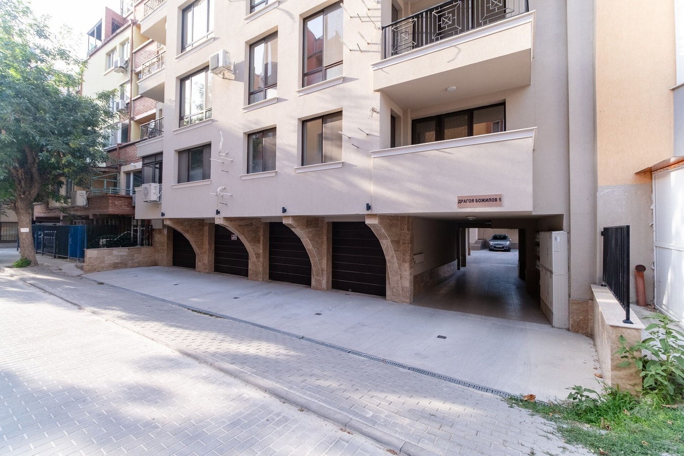 1-Bedroom apartment with Free parking 32 MT Homes Property Management