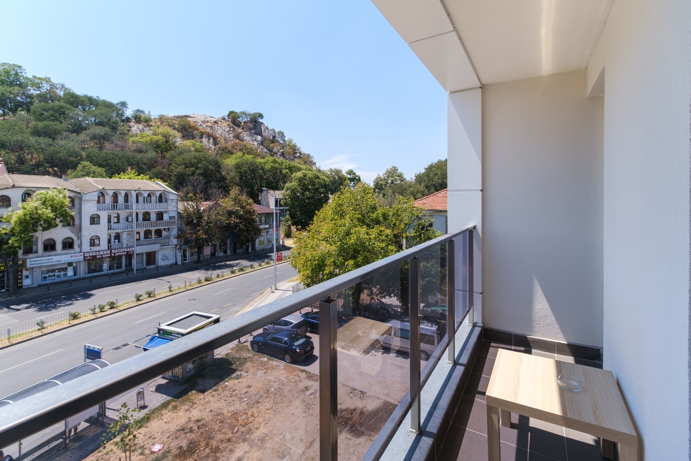 Modern 1-bed with Free Parking 17 MT Homes Property Management