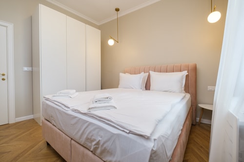 Къщата с нара розов апартамент 12 MT Homes Property Management