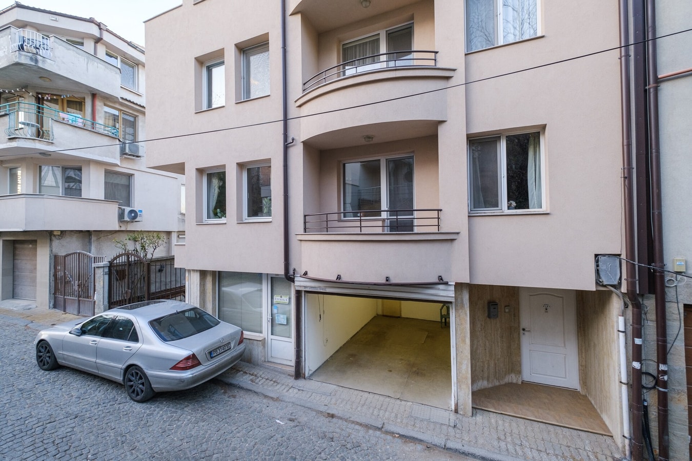 The Hill House Free Private Garage 71 MT Homes Property Management