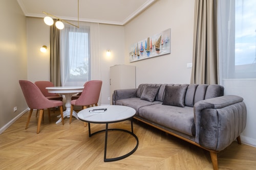 Къщата с нара розов апартамент 13 MT Homes Property Management