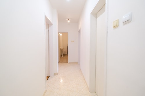 Къща на хълма – Безплатен частен гараж 67 MT Homes Property Management