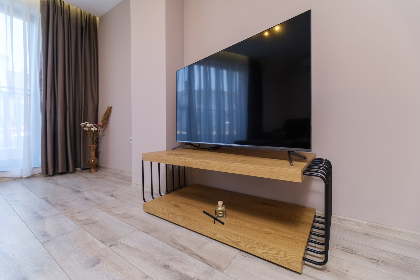 LDV 13 Residence 512 Free private parking 10 MT Homes Property Management