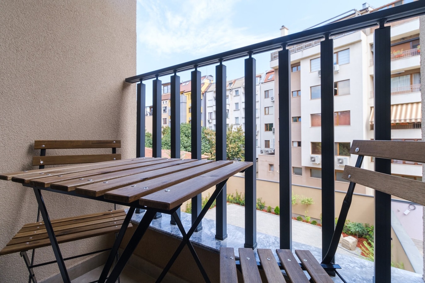 LDV 13 Residence 206 Free private parking 4 MT Homes Property Management