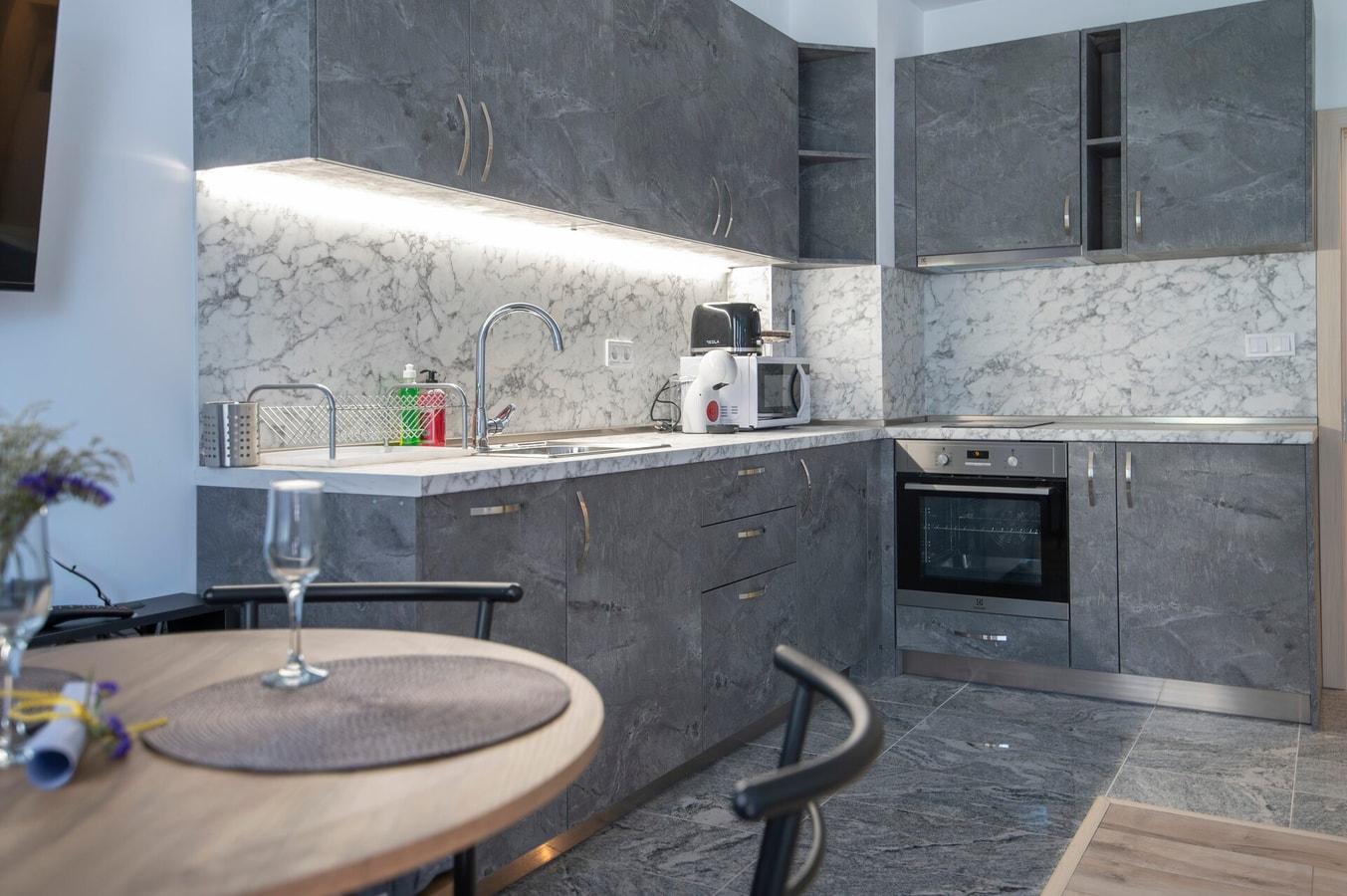 Apartments by the river 05 Free private parking 9 Апартаменти край реката