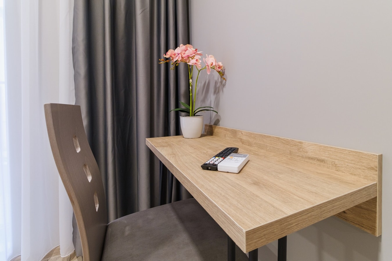 LDV 13 Residence 103 Free private parking 5 MT Homes Property Management