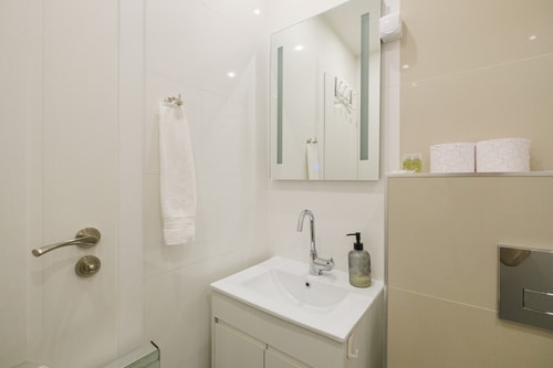 Modern 1-bed Apartment 29 MT Homes Property Management