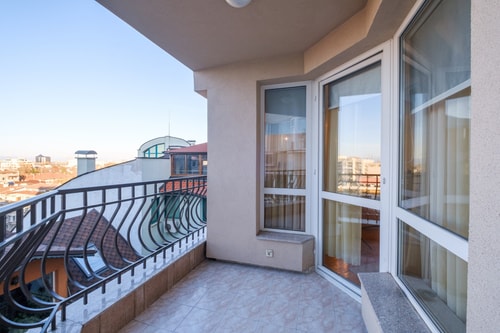 Къща на хълма – Безплатен частен гараж 27 MT Homes Property Management