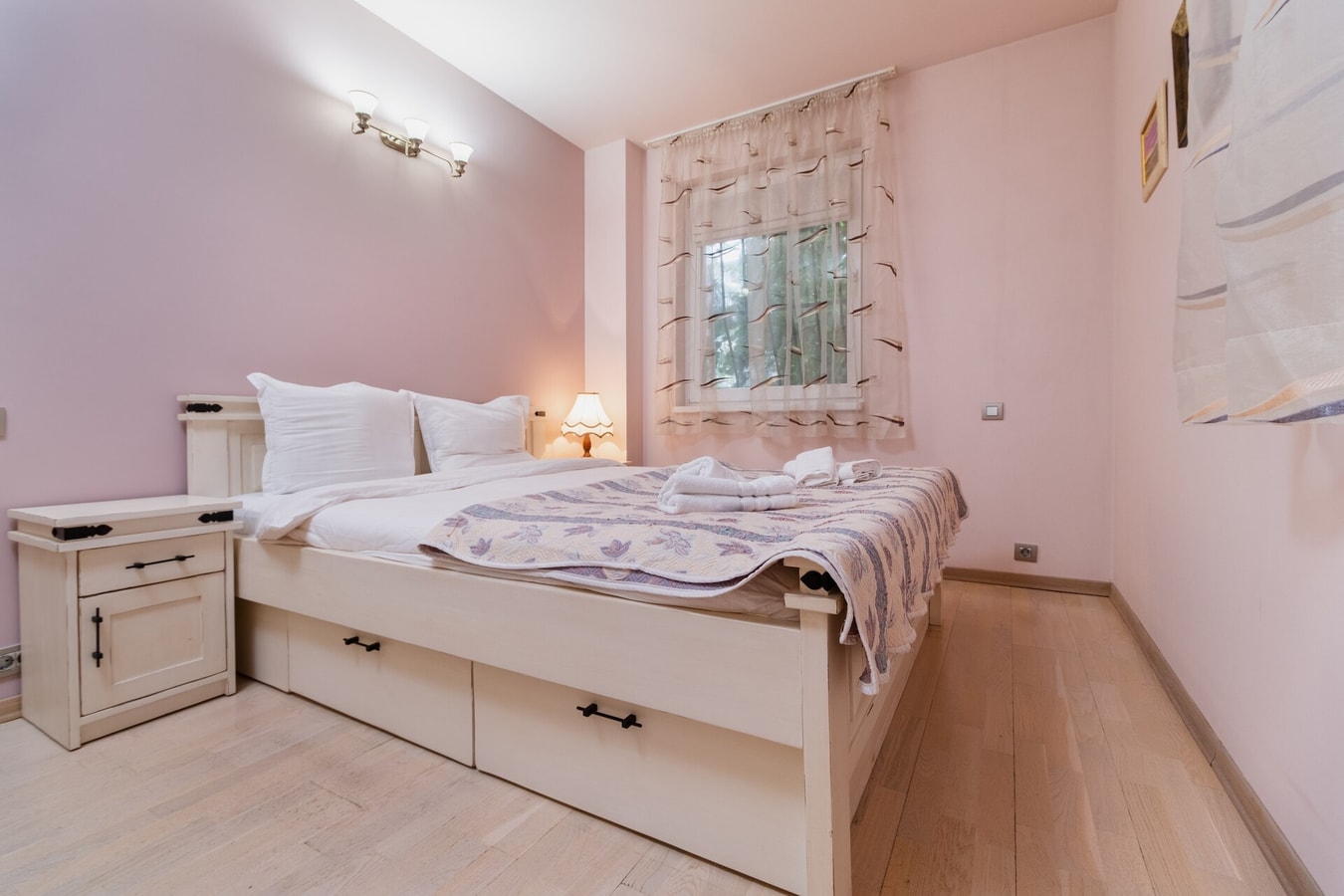 ELEGANT 1-BEDROOM AP · Elegant 1-Bedroom Apartment 1 MT Homes Property Management
