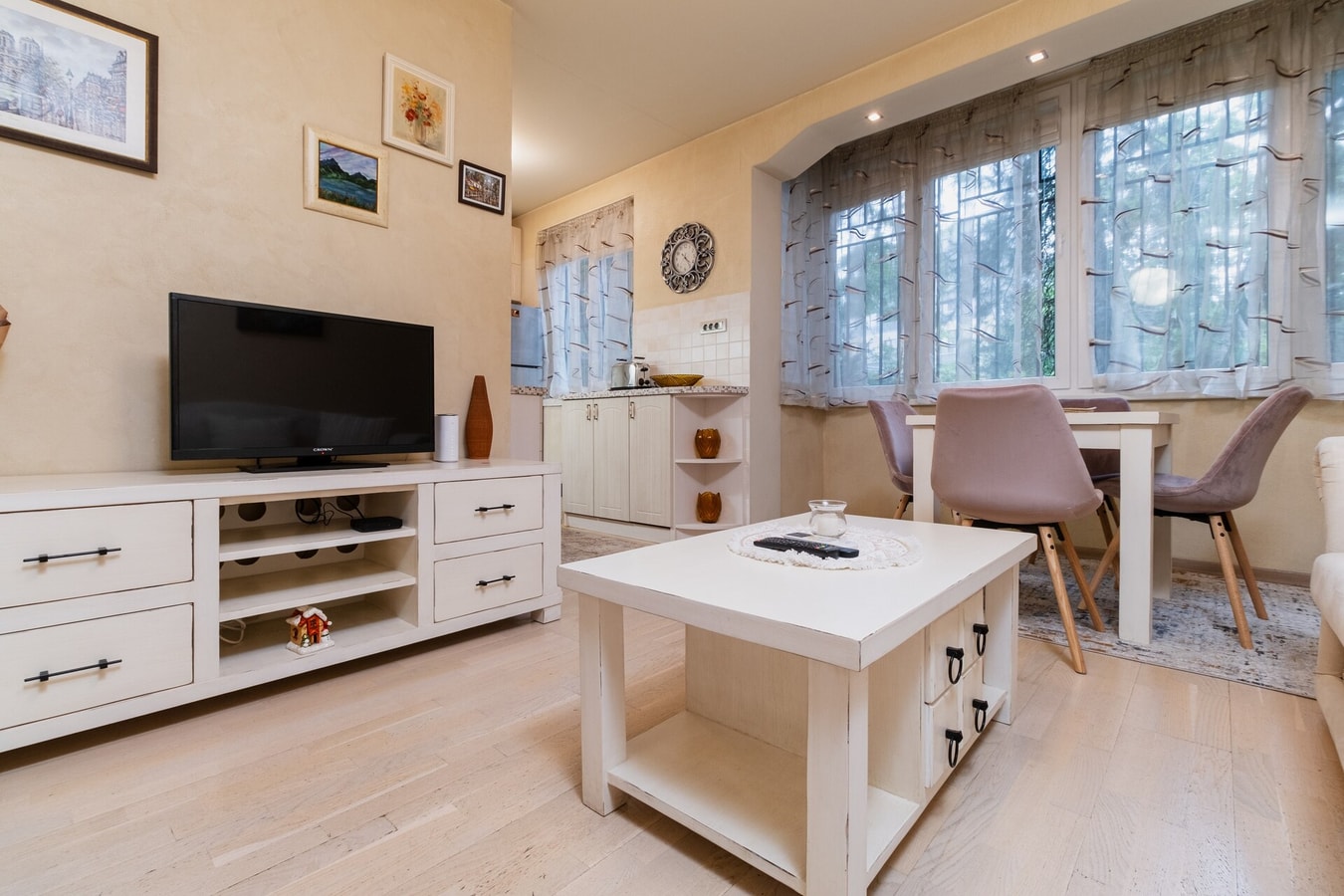 ELEGANT 1-BEDROOM AP · Elegant 1-Bedroom Apartment 7 MT Homes Property Management