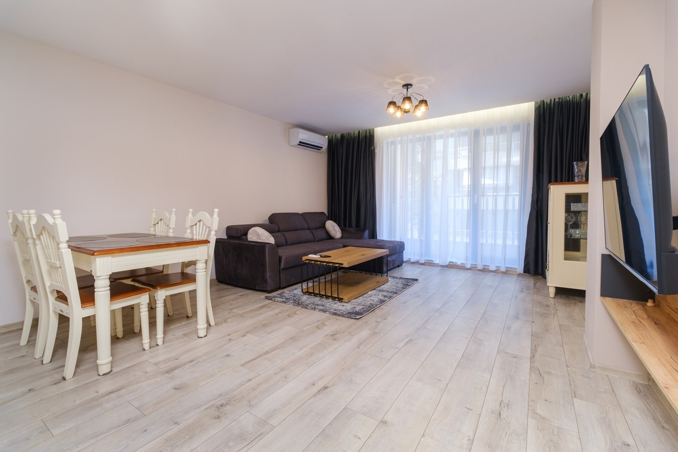 LDV 13 Residence 206 Free private parking 32 MT Homes Property Management
