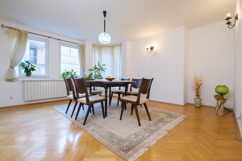 Къща на хълма – Безплатен частен гараж 15 MT Homes Property Management