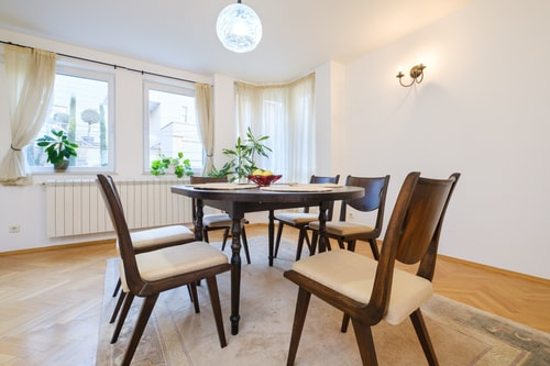 Къща на хълма – Безплатен частен гараж 11 MT Homes Property Management