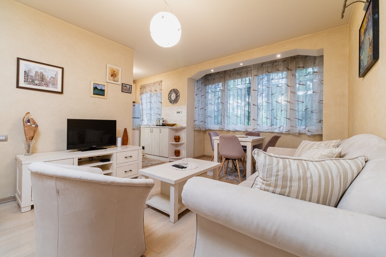 ELEGANT 1-BEDROOM AP · Elegant 1-Bedroom Apartment MT Homes Property Management