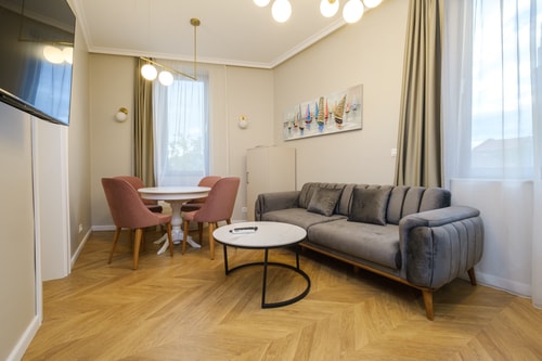 Къщата с нара розов апартамент 2 MT Homes Property Management