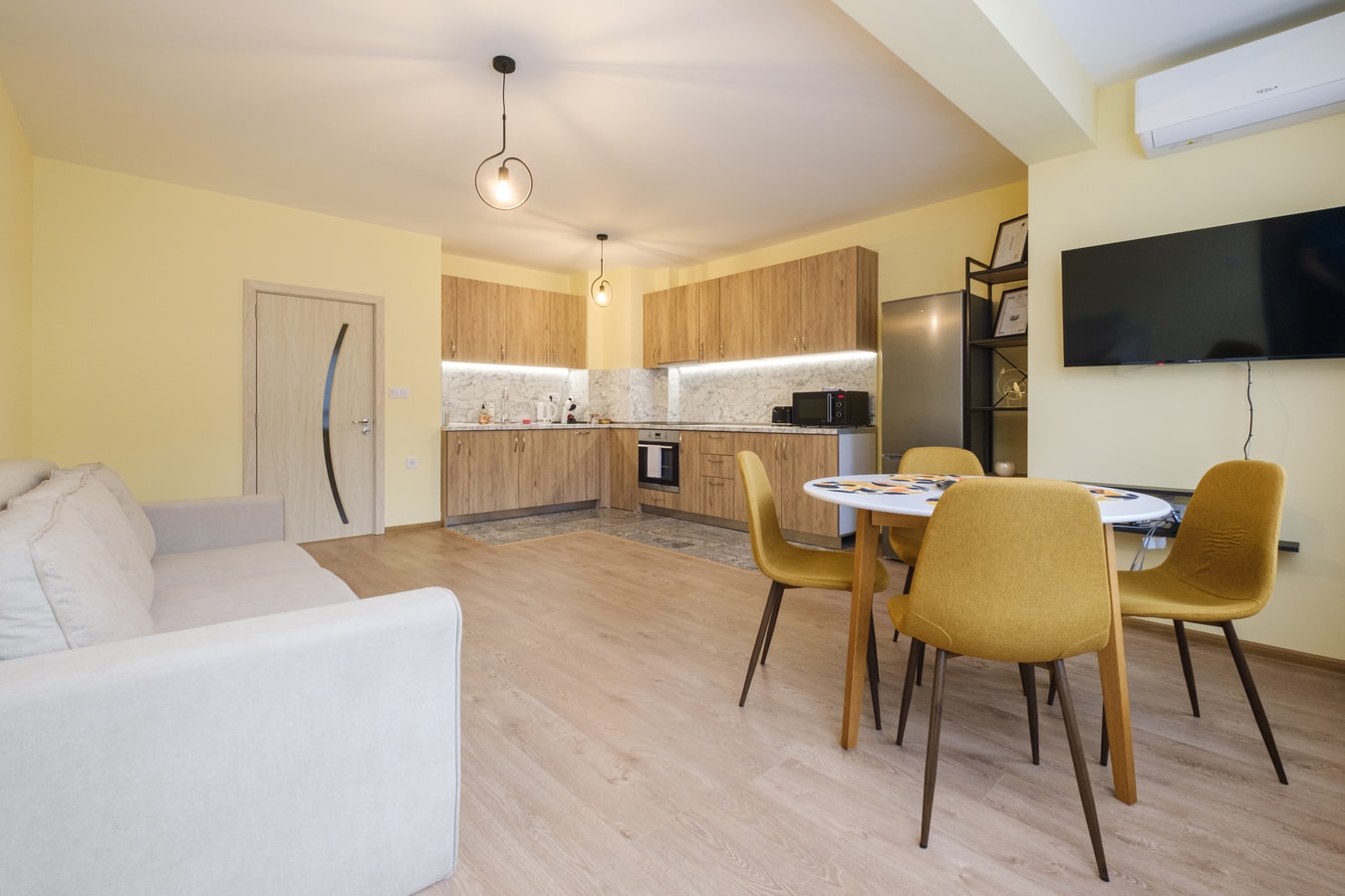 Apartments by the river 01 Free private parking 5 Апартаменти край реката