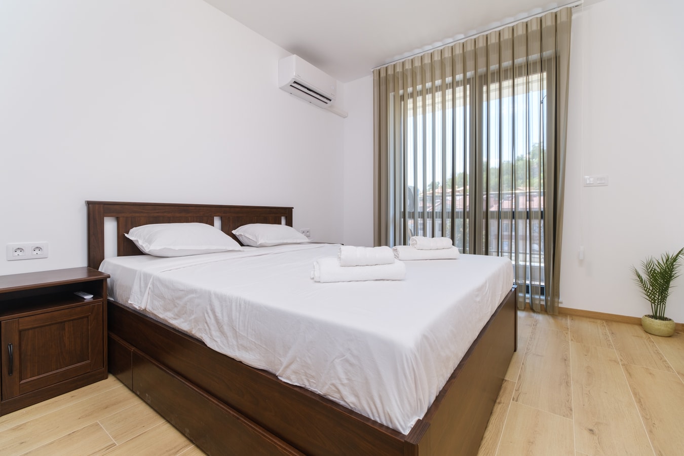 Modern 1-bed with Free Parking 12 MT Homes Property Management