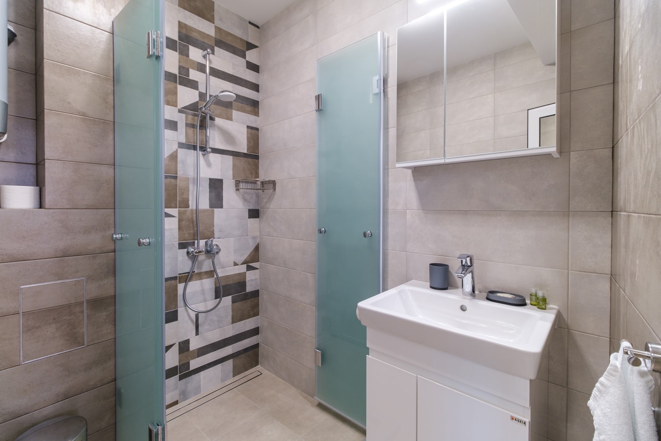 Modern 1-bed with Free Parking 19 MT Homes Property Management