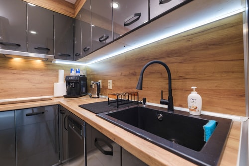Стилен и модерен апартамент с 2 спални 13 MT Homes Property Management