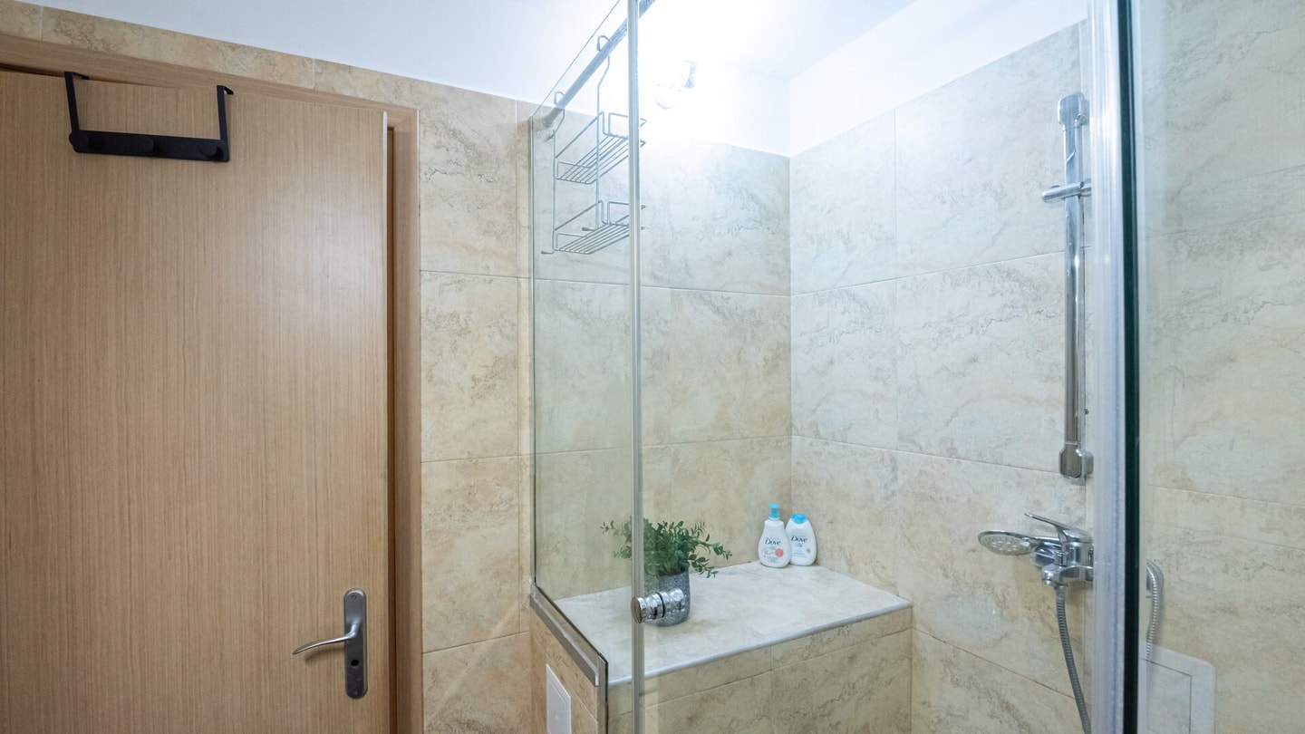 1-bed Apt in the heart of the city Free Parking 46 MT Homes Property Management