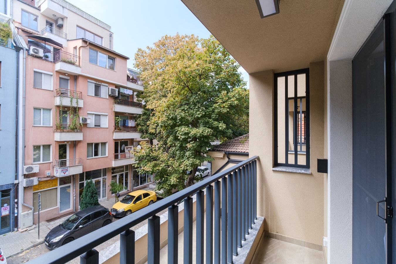 LDV 13 Residence 206 Free private parking 33 MT Homes Property Management