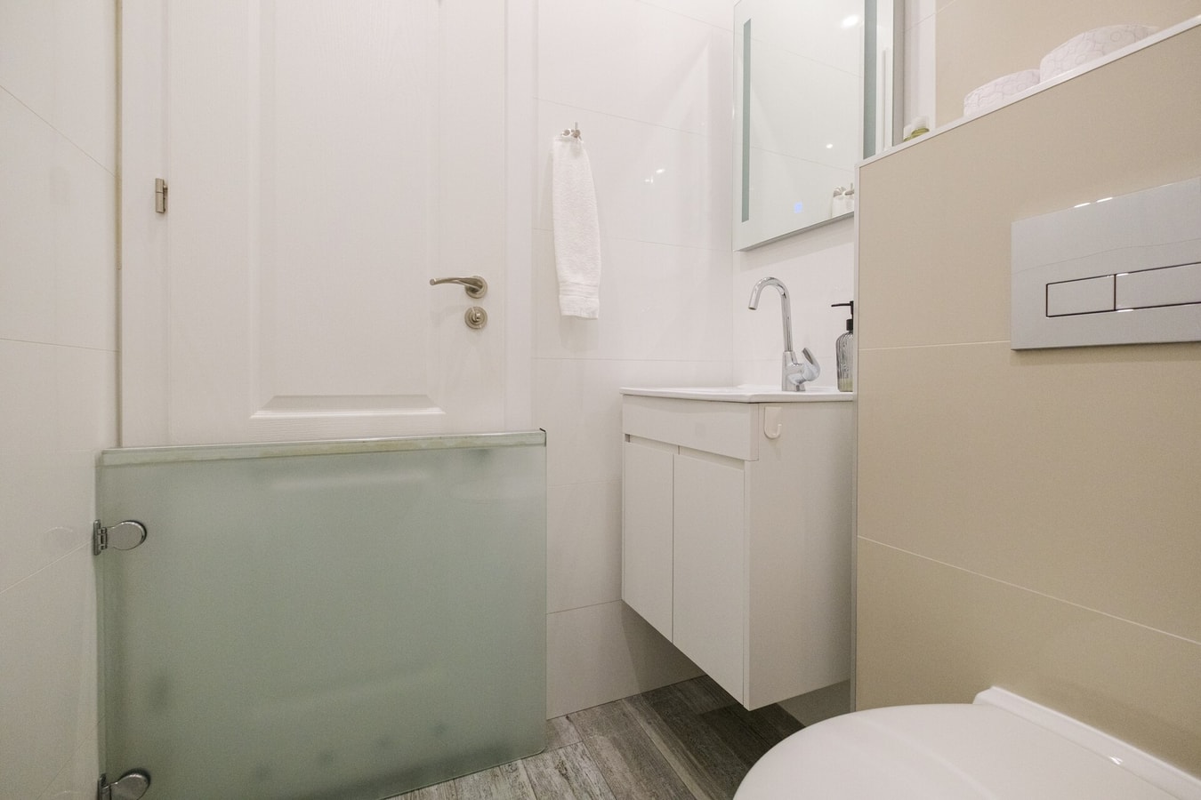 Modern 1-bed Apartment 30 MT Homes Property Management