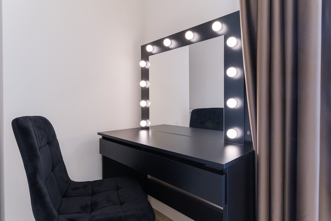 LDV 13 Residence 613 Free private parking 4 MT Homes Property Management