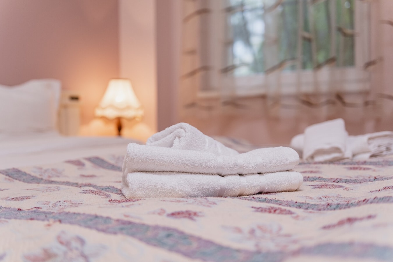 ELEGANT 1-BEDROOM AP · Elegant 1-Bedroom Apartment 15 MT Homes Property Management