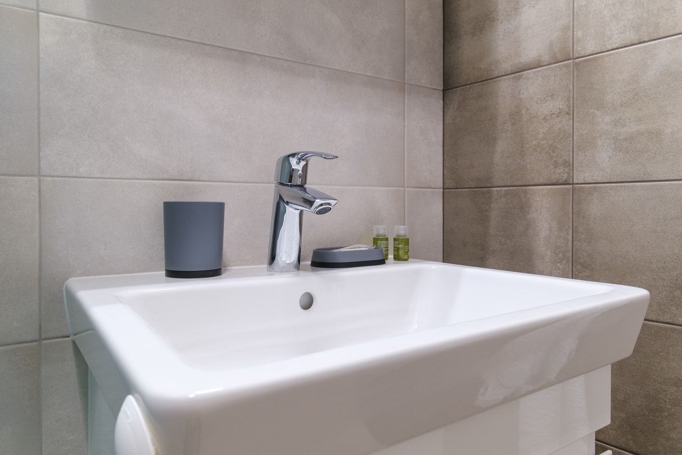 Modern 1-bed with Free Parking 23 MT Homes Property Management