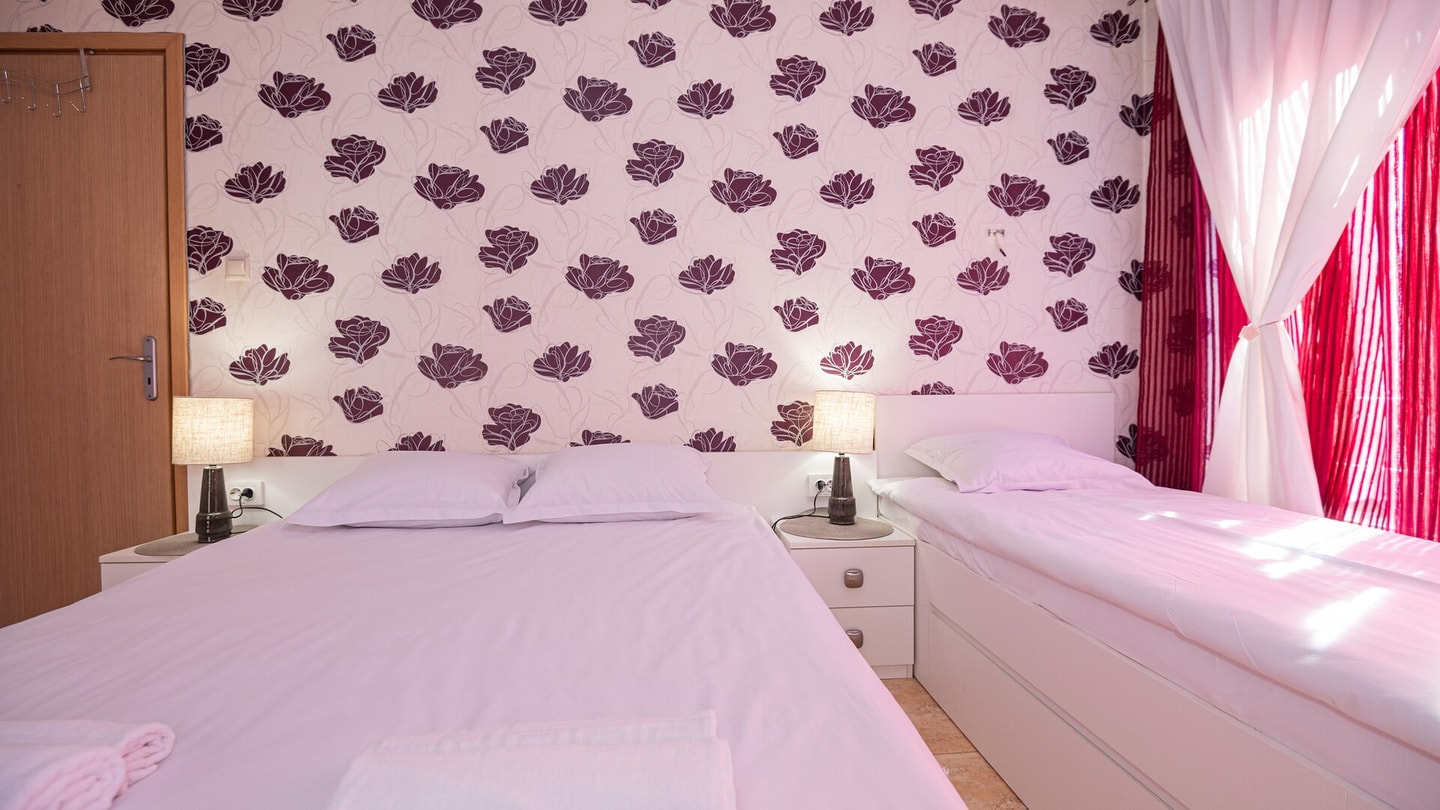 1-bed Apt in the heart of the city Free Parking 25 MT Homes Property Management