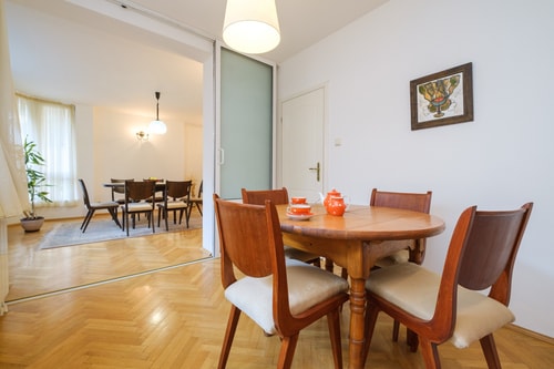 Къща на хълма – Безплатен частен гараж 26 MT Homes Property Management