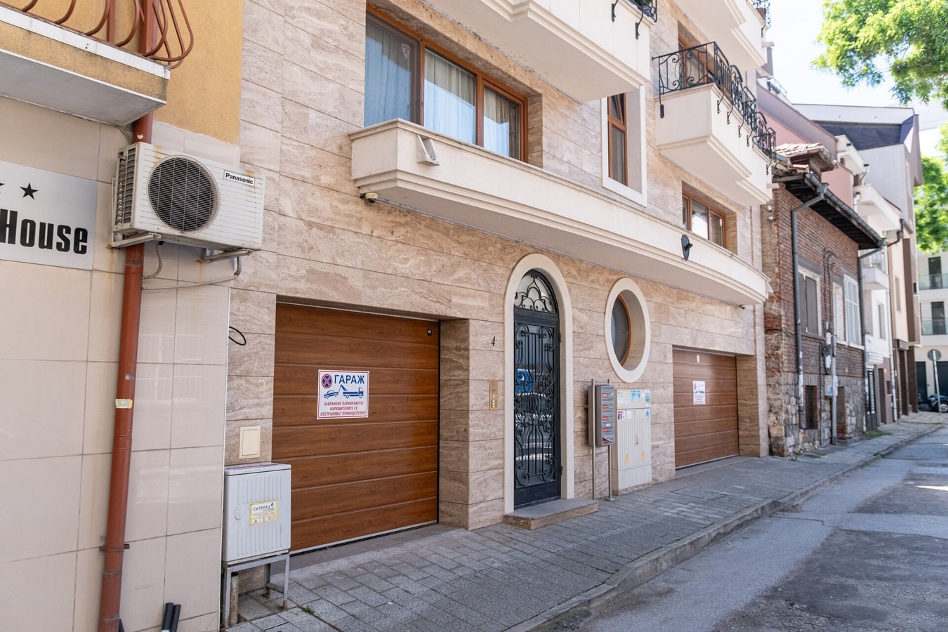 Central 1-bedroom Apartment 5 MT Homes Property Management