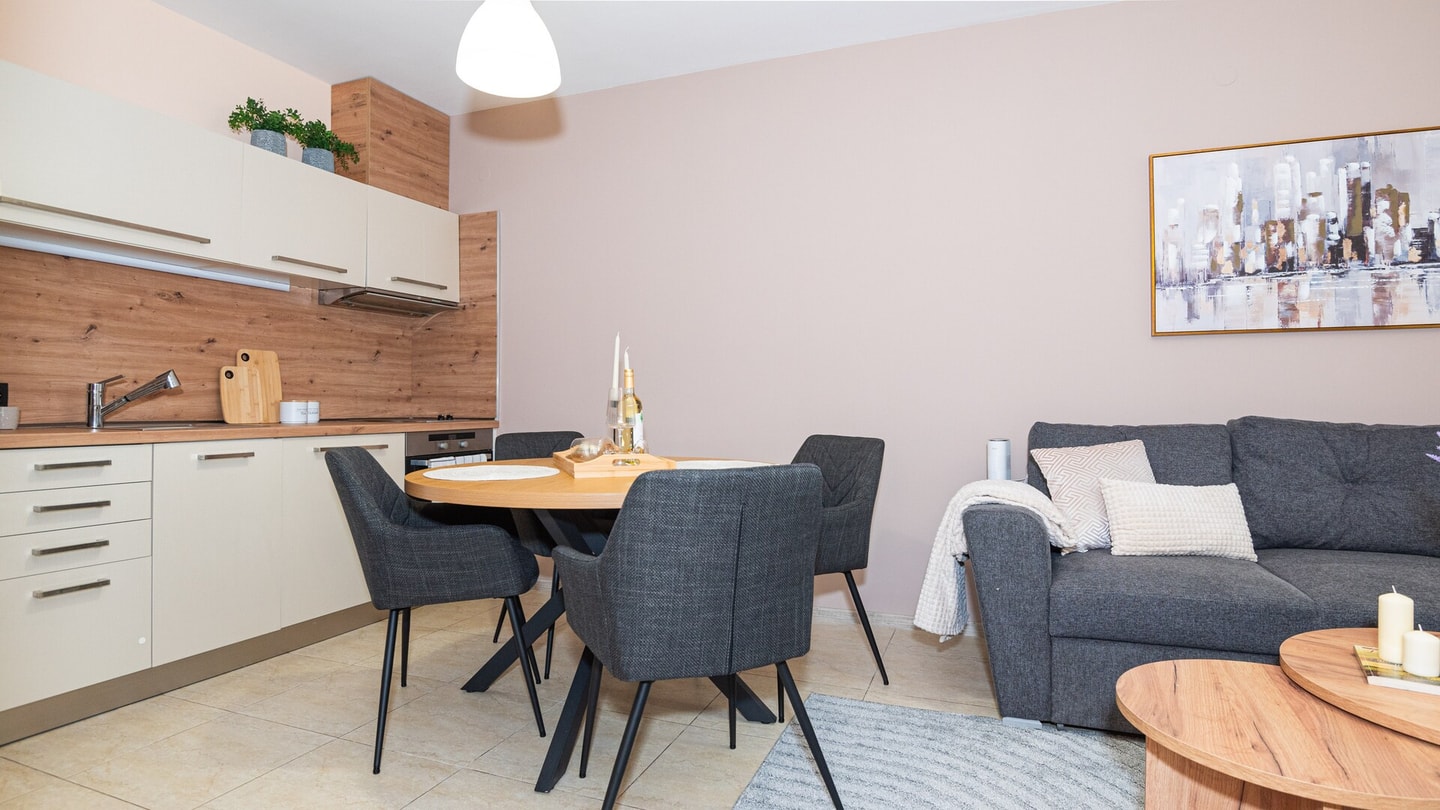 1-bed Apt in the heart of the city Free Parking 2 MT Homes Property Management