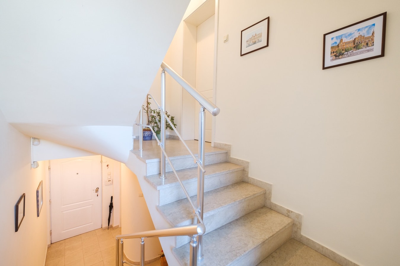 The Hill House Free Private Garage 33 MT Homes Property Management
