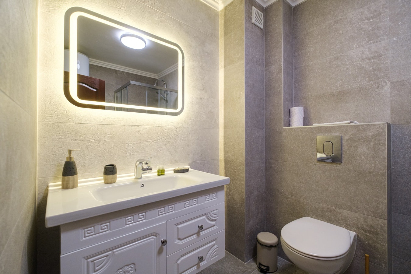 2-Bedroom Apartment in the City Center 20 MT Homes Property Management