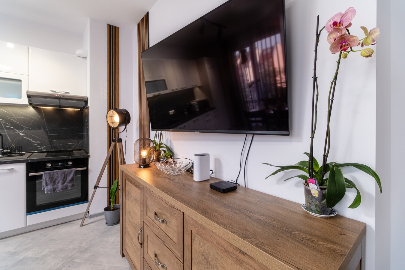 1-Bedroom apartment with Free parking 12 MT Homes Property Management