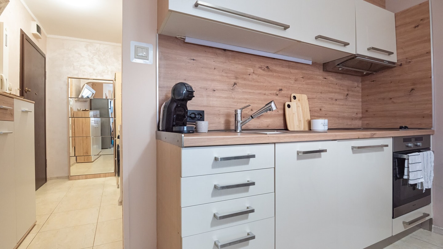 1-bed Apt in the heart of the city Free Parking 40 MT Homes Property Management