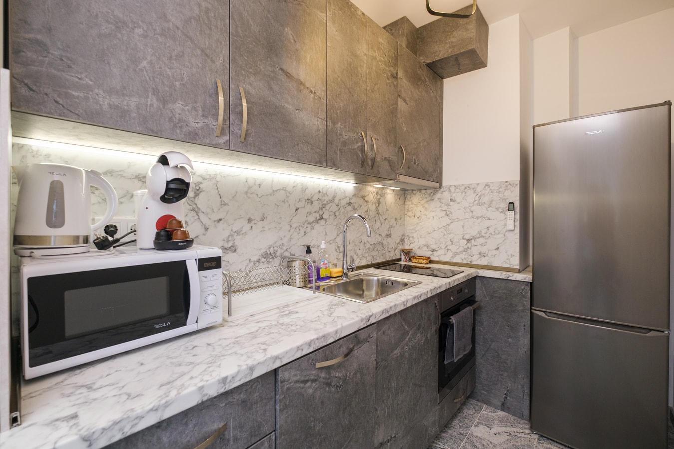 Apartments by the river 09 Free private parking 11 Апартаменти край реката